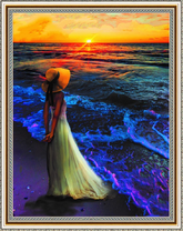 Девушка на восходе у моря