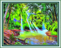 Солнечные лучи на реке среди леса