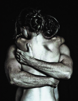 Обнаженные объятия