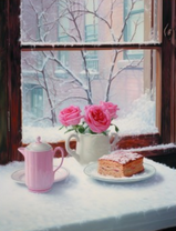 Розы и тортик на столе в зимний снежный день