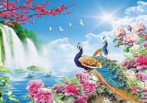 Красочный водопад с розами и пара павлинов