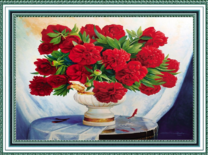 Пионы в бело-золотой вазе