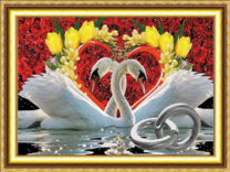 Лебеди, сердце из роз и тюльпанов