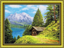 Деревянный домик у горного озера