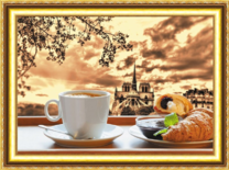 Круассаны и кофе на фоне замка