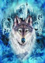 Серые волки на охоте под полной луной