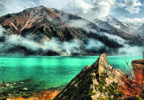 Тучи над горным озером