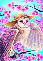 Сова в соломенной шляпе среди цветов