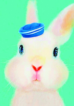 Белый крольчонок в шляпке