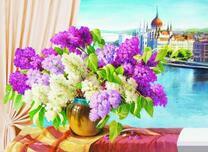 Букет сирени на фоне собора у моря