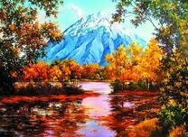 Осенний лес и река у заснеженной горы