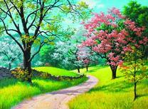 Тропинка вдоль каменного забора и весенние деревья