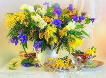 Белый кувшин с нежнейшим весенним букетиком