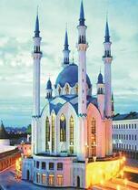 Мечеть Кул Шариф освещена ночными огнями