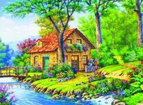 Милый каменный дом в летнем лесу у реки