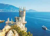 Прогулочный катер под Ласточкиным гнездом