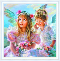 Два ангелочка с цветочными веночками