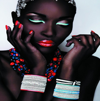 Красивая темнокожая девушка