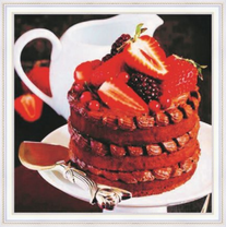 Пироженка с клубникой и ежевикой