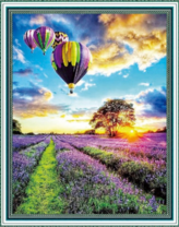 Полет воздушного шара над полем лаванды