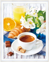 Кофе, круассан и апельсин