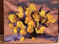 Желтые хризантемы в вазе