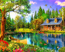 Деревянный загородный дом у озера