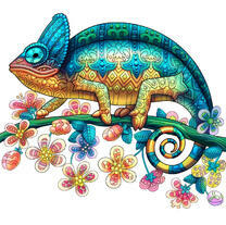 Хамелеон на цветущей веточке