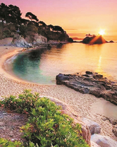 Песчано-каменный пляж