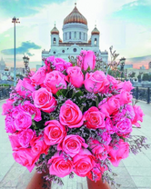 Розовые розы на фоне храма