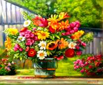 Яркий букет в садовом ведре