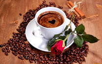 Черный крепкий кофе и роза