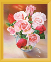 Прозрачная ваза с букетом нежных роз