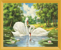 Белые лебеди на озере возле беседки