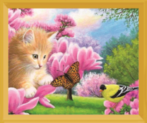 Рыжей котенок среди магнолий