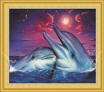 Влюбленные дельфины в море под солнышком