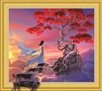 Девушка у дерева с красными листьями