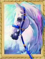 Белая лошадь с синей уздечкой