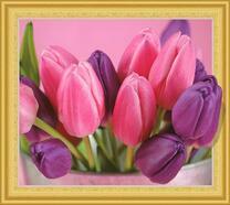 Красивый и нежный букетик тюльпанов