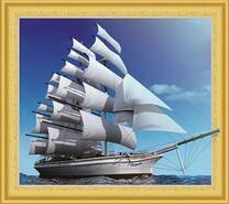 Трехмачтовая яхта под белыми парусами