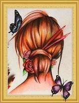 Девушка с розами и карандашами в волосах