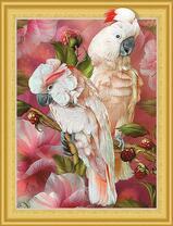 Нежно-розовые попугаи на веточке с ягодами