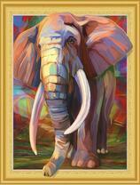 Слон с большими бивнями в ярких цветах