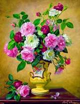 Букет из кустовых роз в вычурной вазе