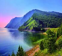 Горы с лесом у моря