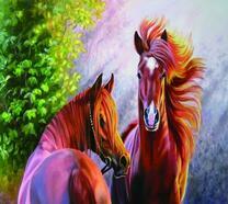 Молодые лошади у летнего дерева