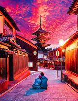 Красочный закат в городе Киото