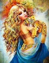 Златоволосая девушка с тигренком