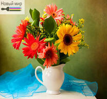 Букет из подсолнухов и гербер в кувшине