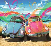 Влюблённая пара на одинаковых машинках